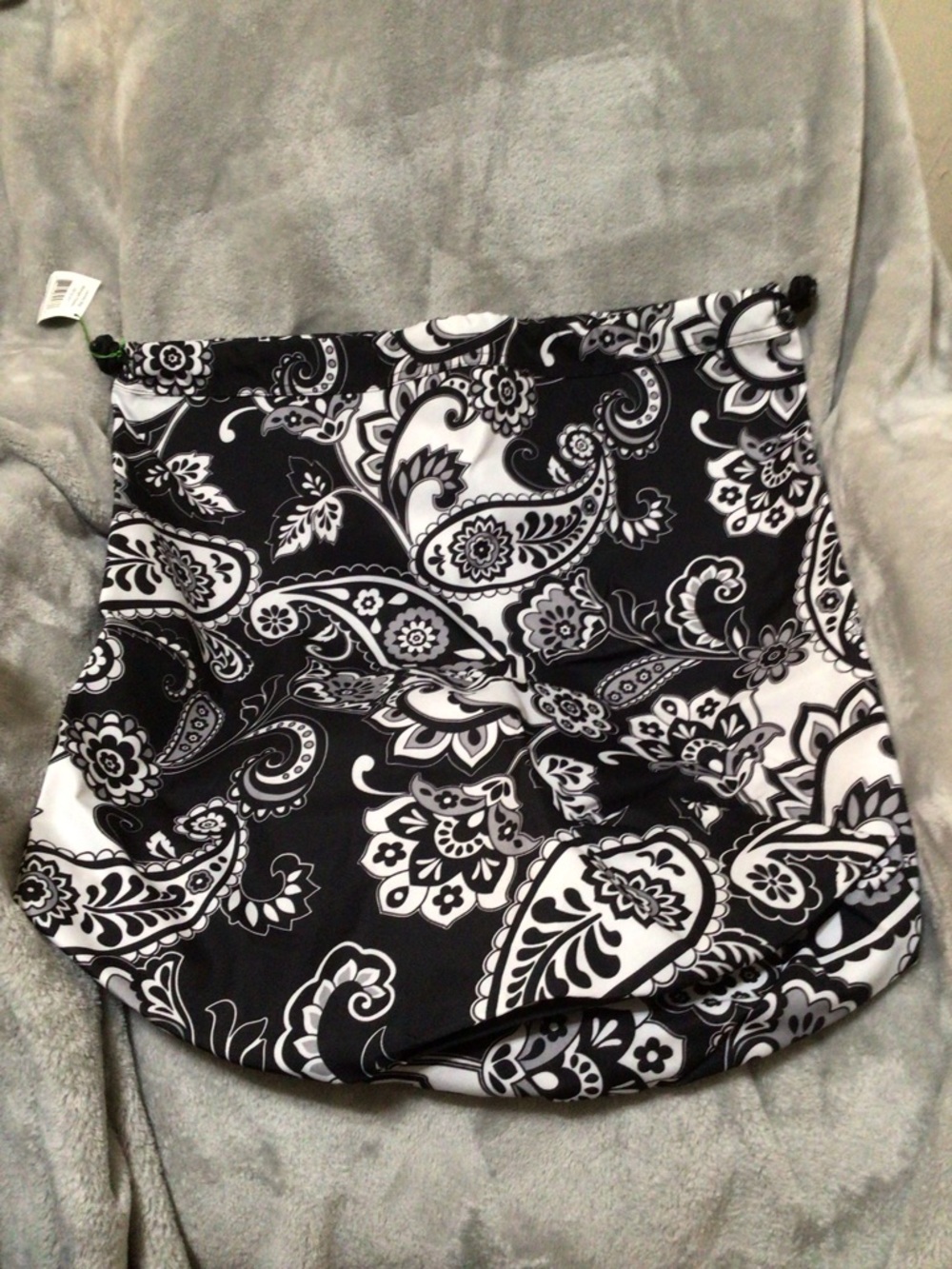 Vera Bradley Black & White Paisley Extra Large Laundry Bag with Shoulder Strap - Picture 6 of 7